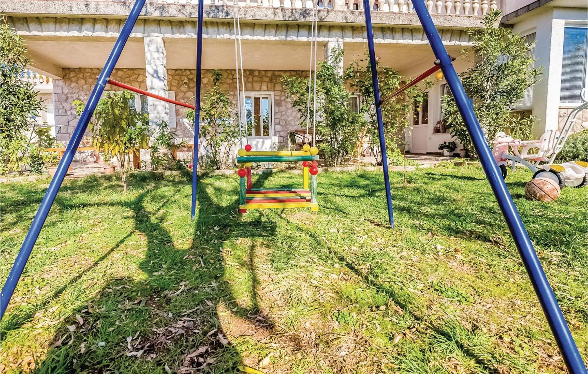 Beautiful Apartment In Novi Vinodolski Exterior foto